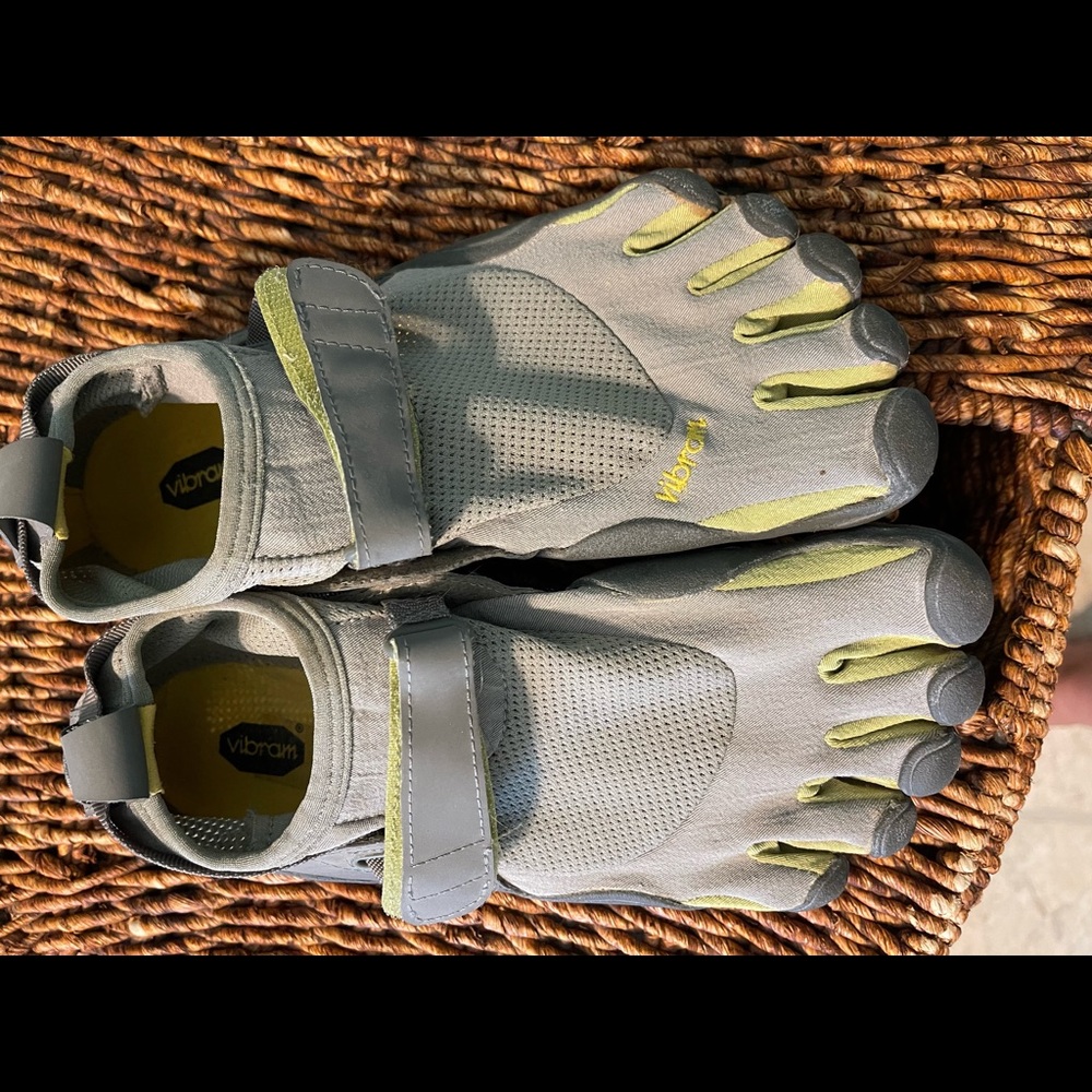 Womens Vibrams FiveFinger Shoes Size 29